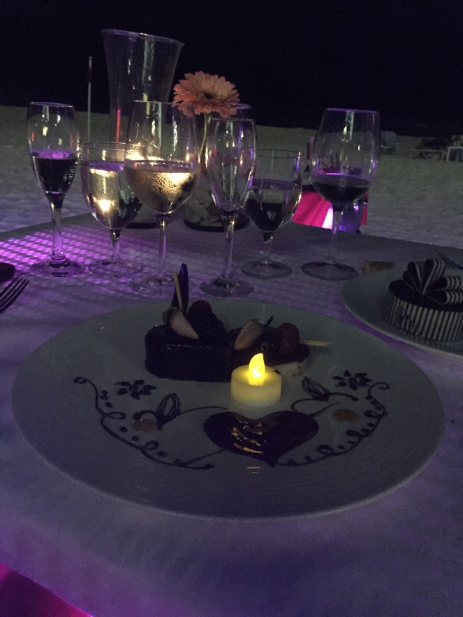 cena en la playa Secrets The Vine Cancún
